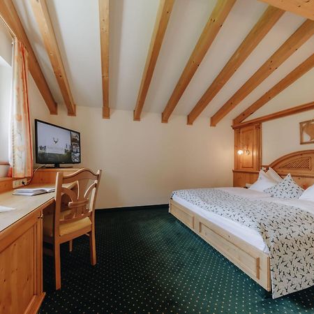 Hotel Hirschen Silbertal Bagian luar foto