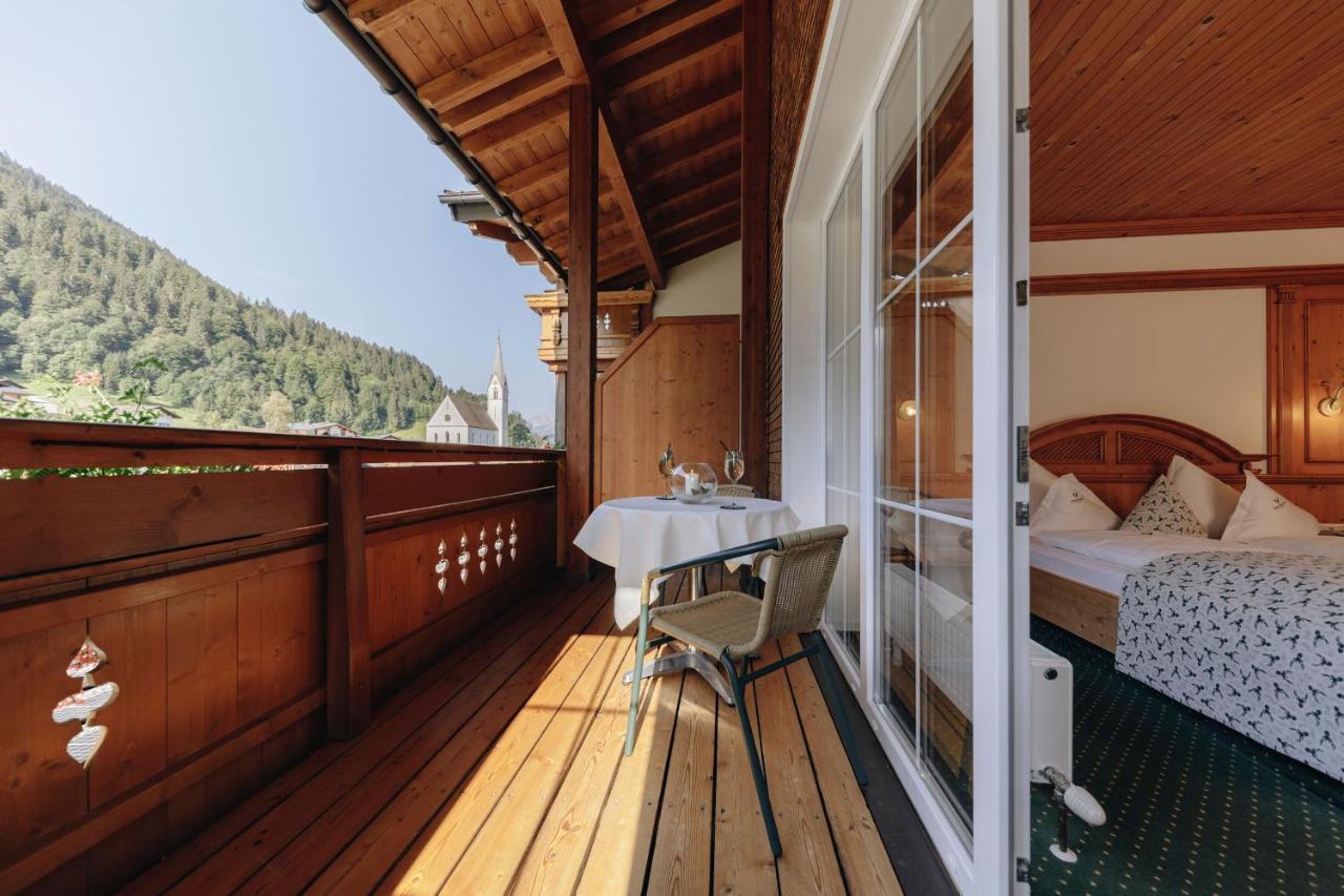 Hotel Hirschen Silbertal Bagian luar foto