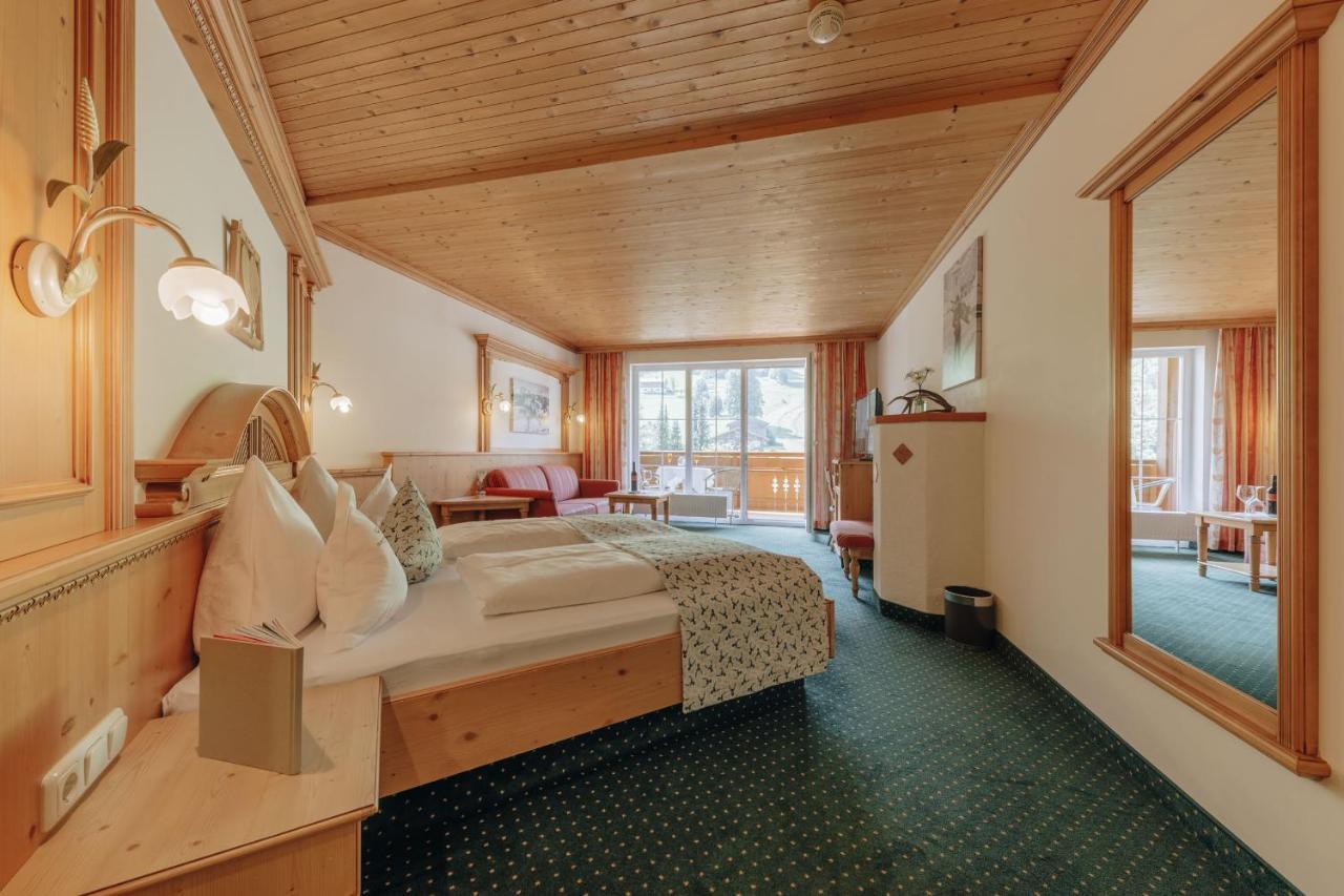 Hotel Hirschen Silbertal Bagian luar foto