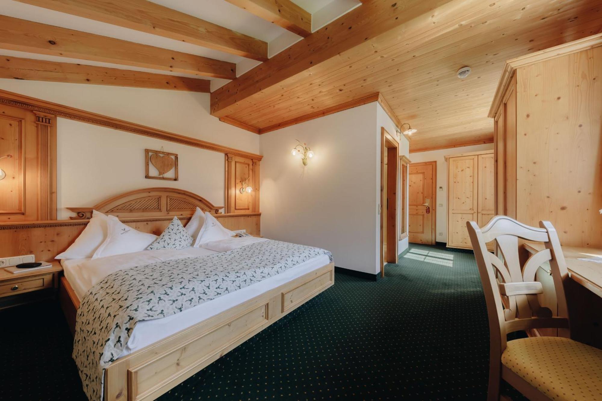 Hotel Hirschen Silbertal Bagian luar foto